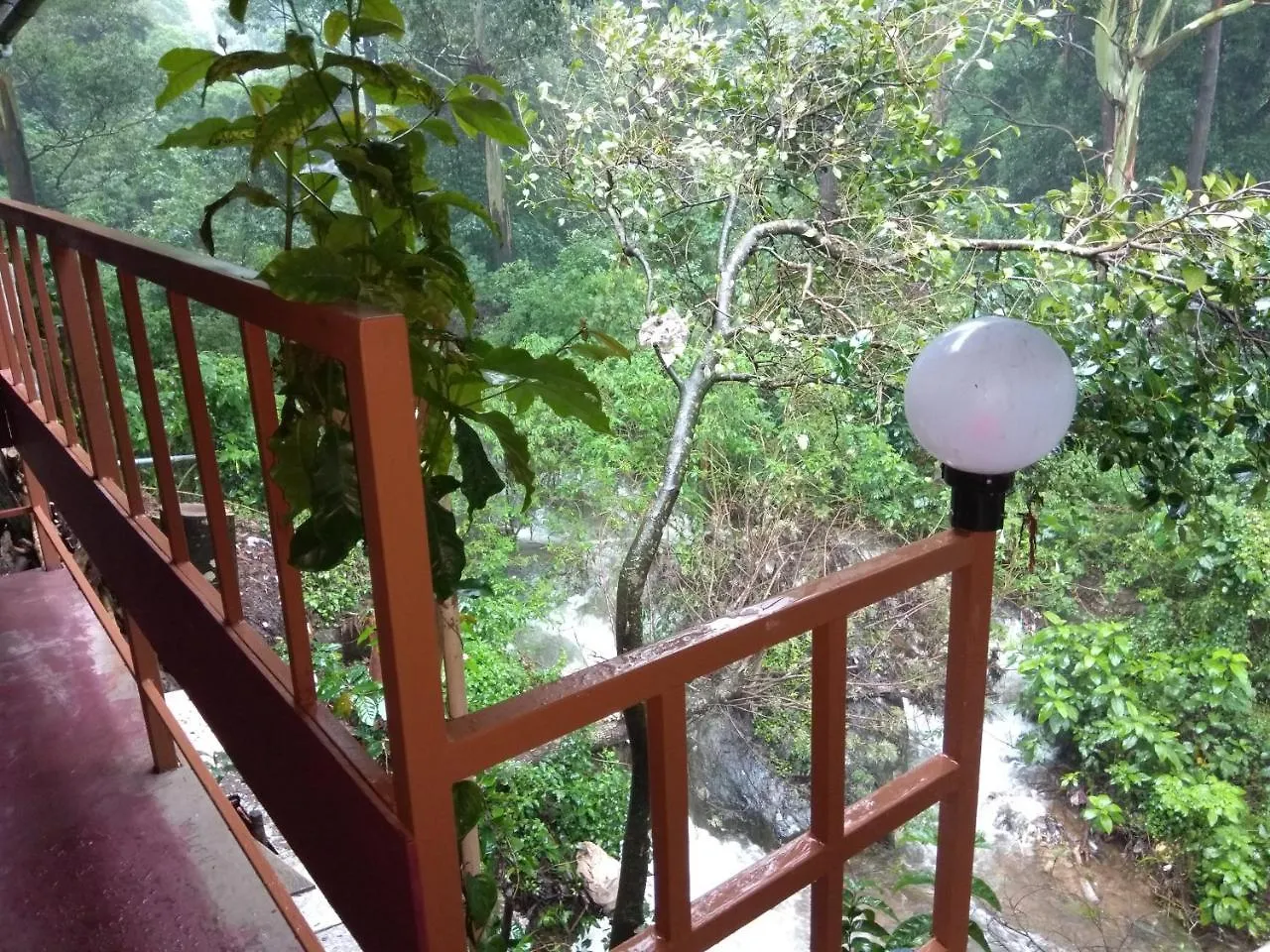 Munnar Pavithra Riverview Homestay